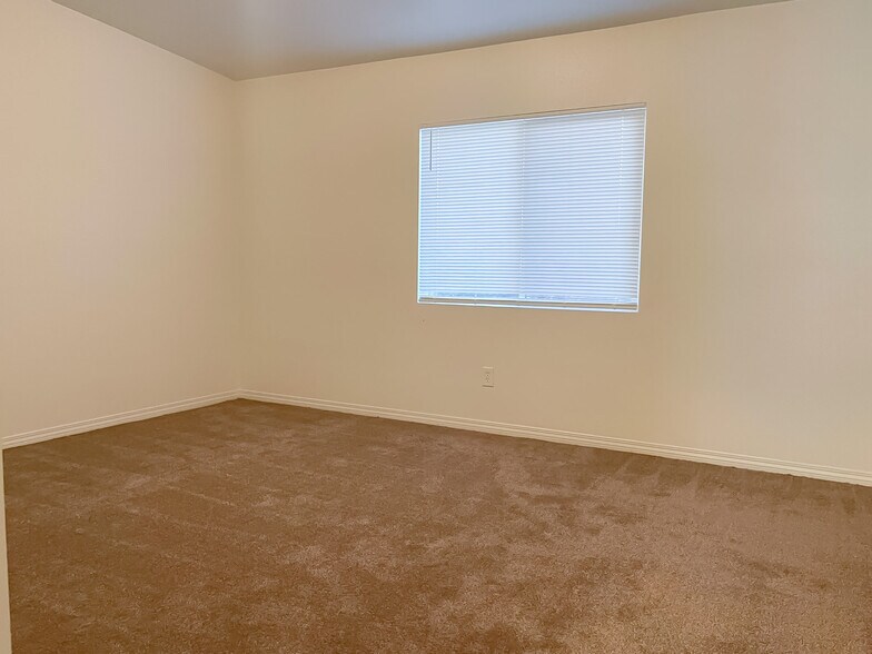 More Photos Of 44817 Redwood Ave, Lancaster Multifamily For Sale