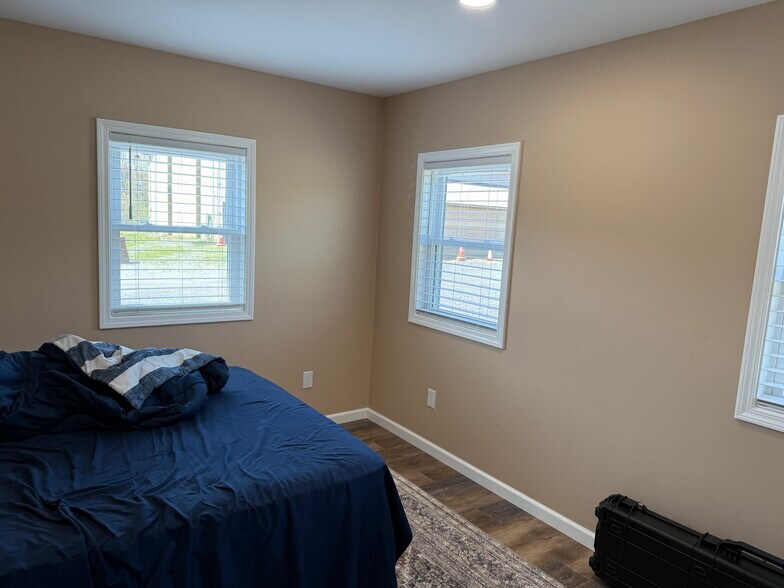 More Photos Of 4881 Pittsburgh Rd, Harrisville Light Distribution For Sale