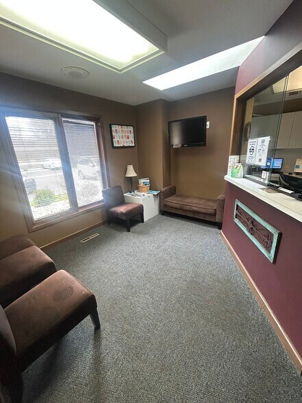 More Photos Of 592-594 Newark Granville Rd, Granville Office For Sale