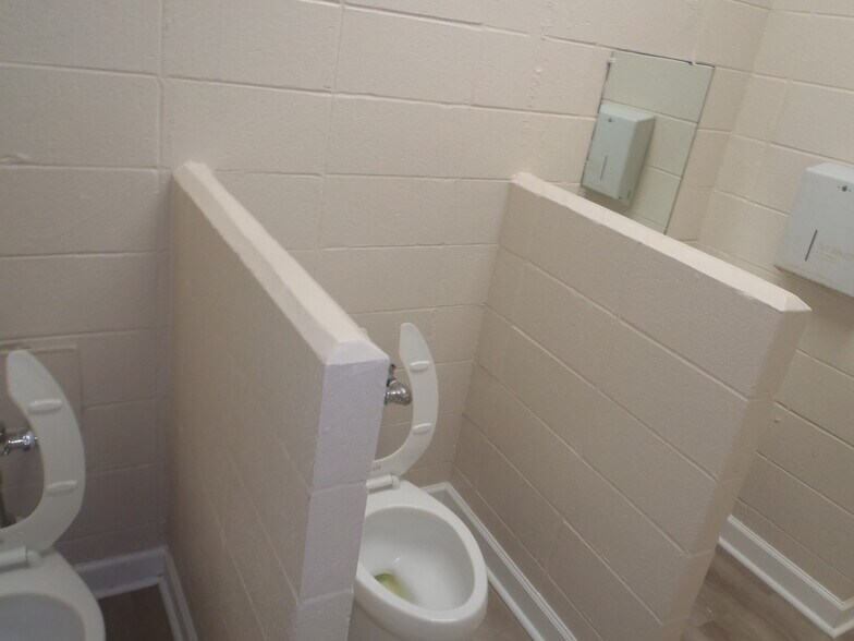 More Photos Of 2025 McLarty Dr, Newport Office For Sale