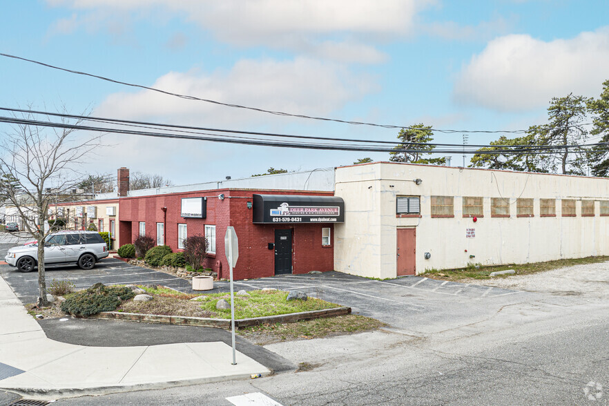 Primary Photo Of 699 Acorn St, Deer Park Manufacturing For Sale