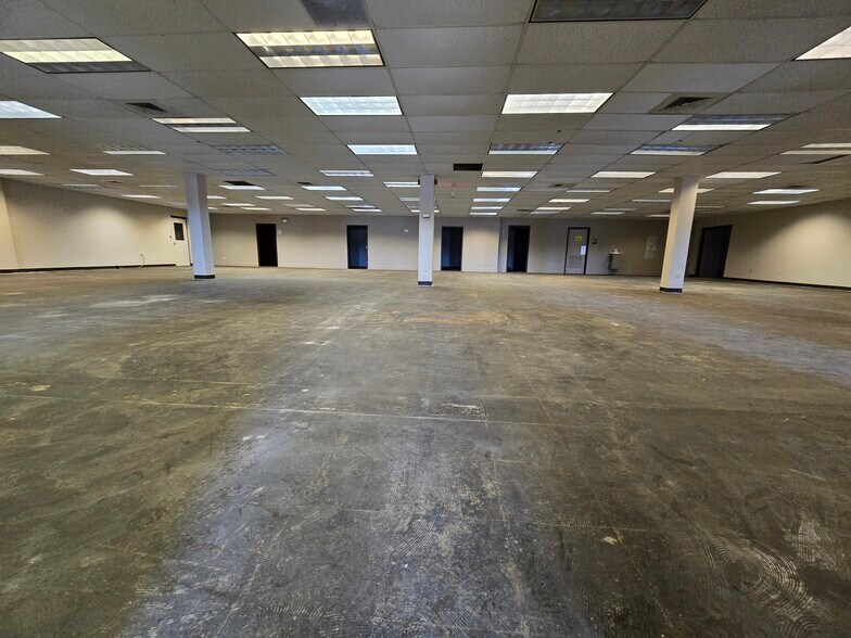 More Photos Of 557 E Tallmadge Ave, Akron Warehouse For Lease