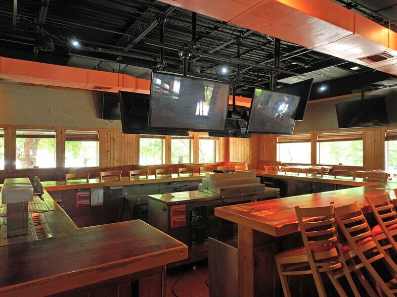 More Photos Of 5195 Fernandina Rd, Harbison Restaurant For Sale