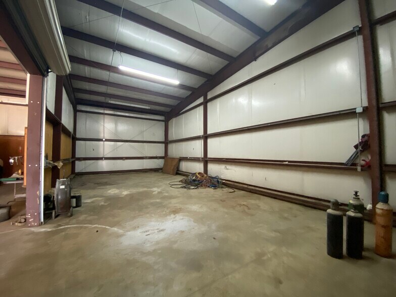 More Photos Of 3052 Jeff Homan Dr, Tupelo Light Distribution For Lease