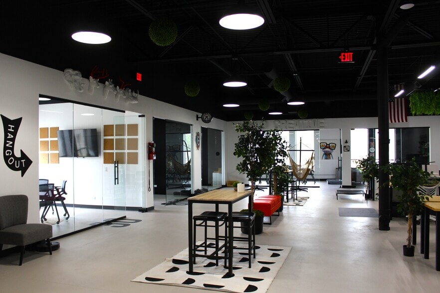 More Photos Of 665-675 Tollgate Rd, Elgin Flex For Sale