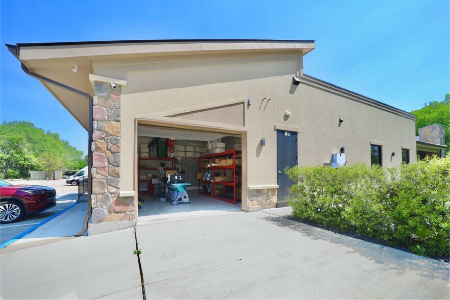 More Photos Of 10 E McDermott Dr, Allen Office For Sale