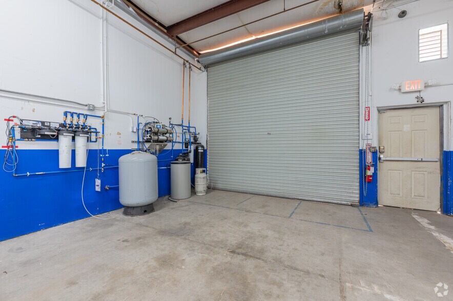 More Photos Of 2880 Sweetwater Ave, Lake Havasu City Light Manufacturing For Sale