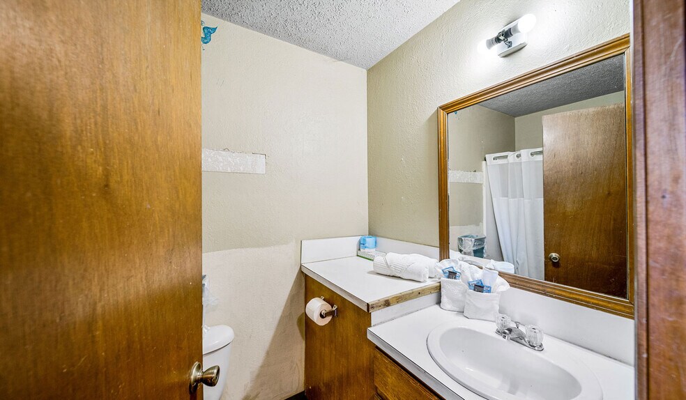 More Photos Of 2600 S Muskogee Ave, Tahlequah Hotel For Sale