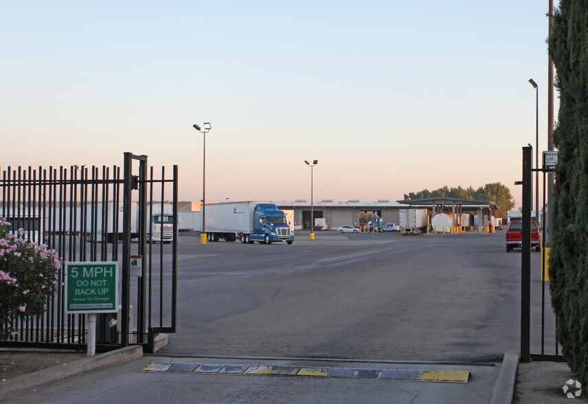 More Photos Of 2577 W Yosemite Ave, Manteca Truck Terminal For Lease