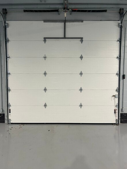 More Photos Of 13747 S Western Ave, Blue Island Warehouse For Lease