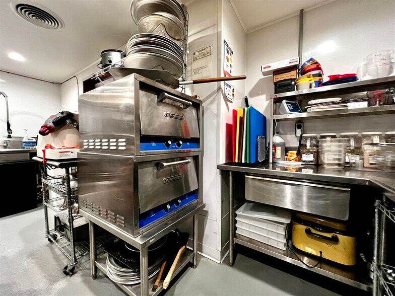 More Photos Of 307 Main St, Hollandale Restaurant For Sale