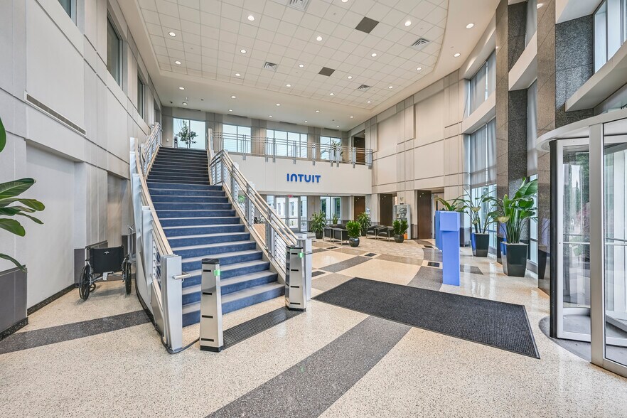 More Photos Of 5601 Headquarters Dr, Plano Office For Sale