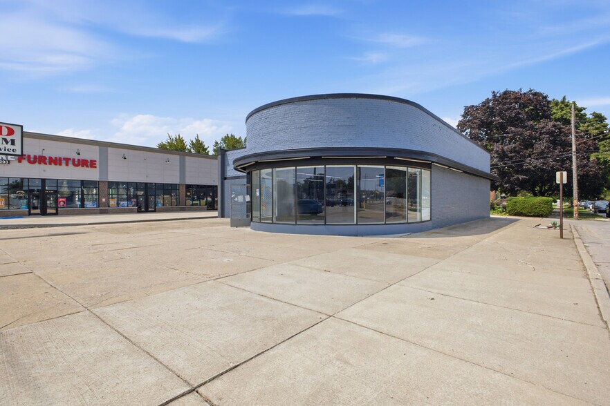 More Photos Of 14222 Fort St, Southgate General Retail For Lease