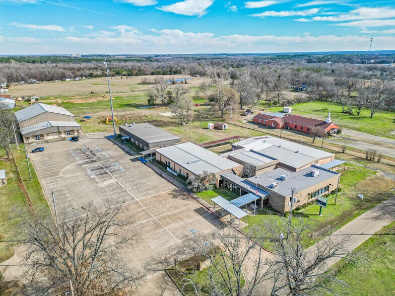 More Photos Of 214 N School St, Winfield Light Distribution For Sale