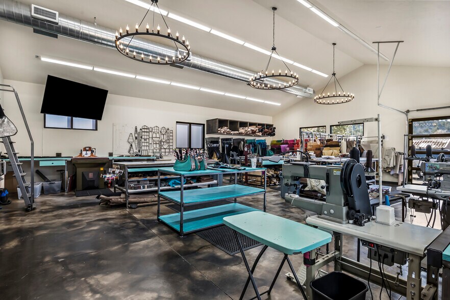 More Photos Of 19885 7th St, Bend Light Manufacturing For Lease