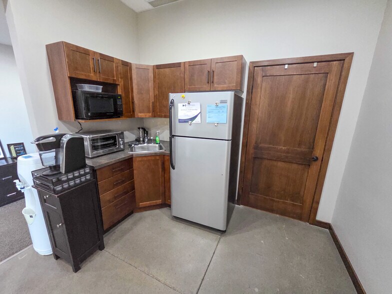 More Photos Of 4002 9 Av N, Lethbridge Warehouse For Sale