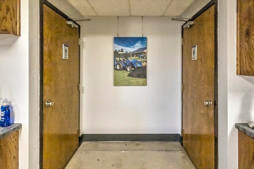 More Photos Of 1909 N Highway 81, Duncan Auto Dealership For Sale