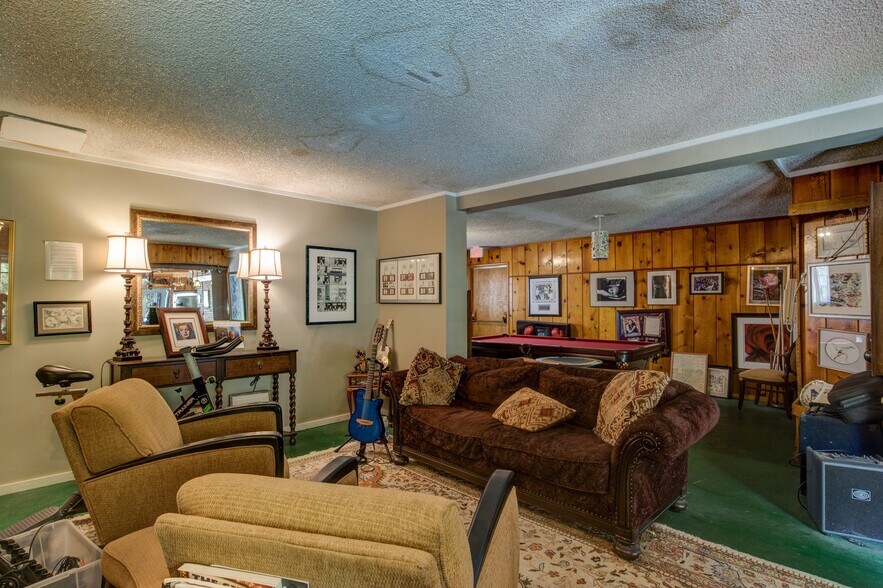 More Photos Of 13383 Sierra Way, Kernville Hotel For Sale