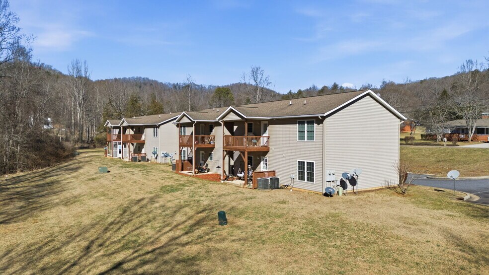 More Photos Of 520 Baird Cove Rd, Franklin Apartments For Sale