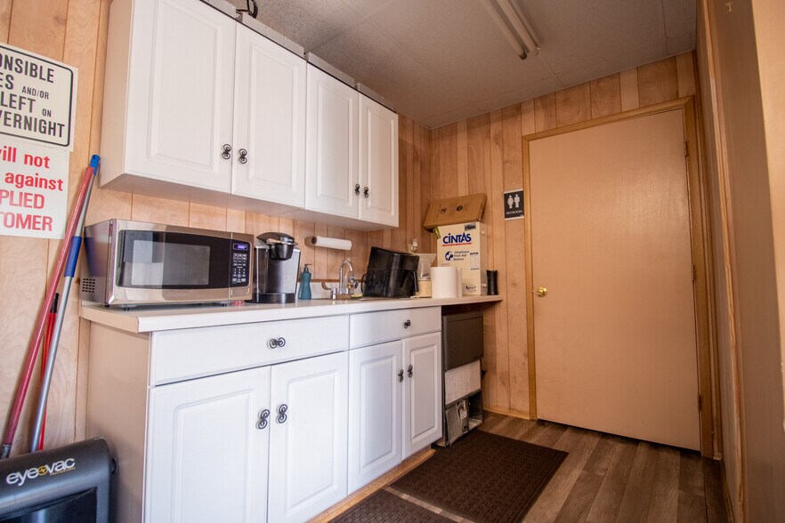 More Photos Of 539 N Frazier St, Conroe Auto Repair For Sale