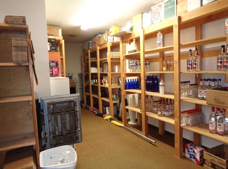 More Photos Of 916 Oklahoma Blvd, Alva Storefront For Sale