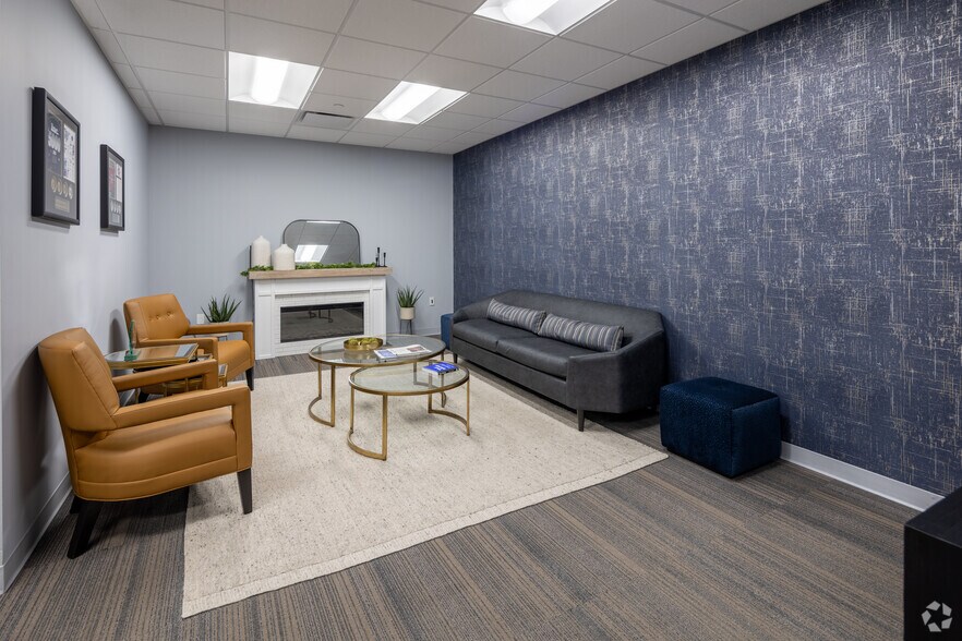 More Photos Of 265 Exchange Dr, Crystal Lake Office For Sale