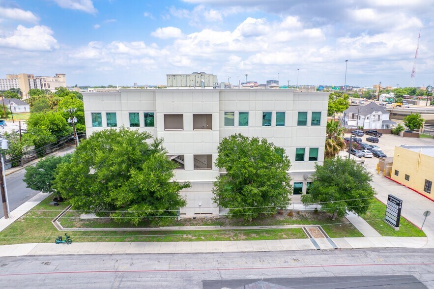 More Photos Of 718 Lexington Ave, San Antonio Medical For Lease
