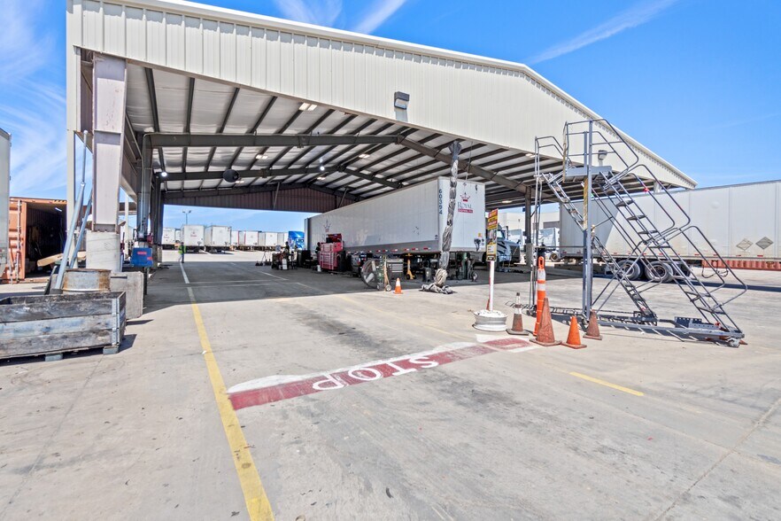 More Photos Of 12125 Jef dr, Laredo Industrial For Lease