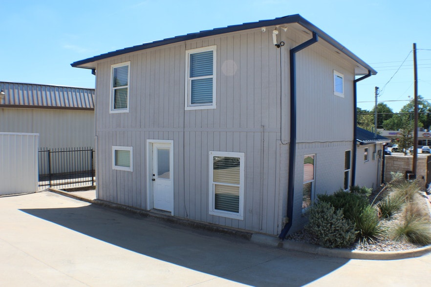 More Photos Of 618 S Belt Line Rd, Irving Office For Lease