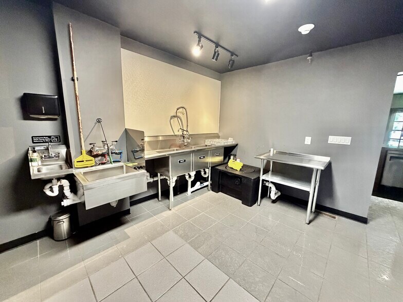 More Photos Of 23-35 Tokeneke Rd, Darien Unknown For Lease