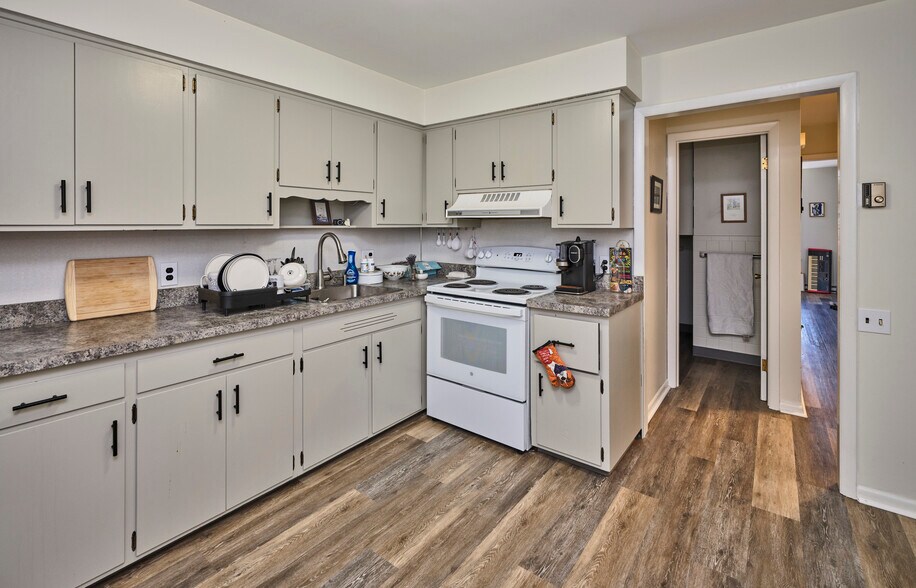 More Photos Of 47 Bridge St, Lambertville Restaurant For Sale