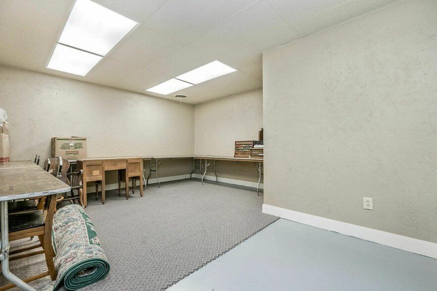 More Photos Of 712 SW 5th Ave, Amarillo Light Manufacturing For Sale