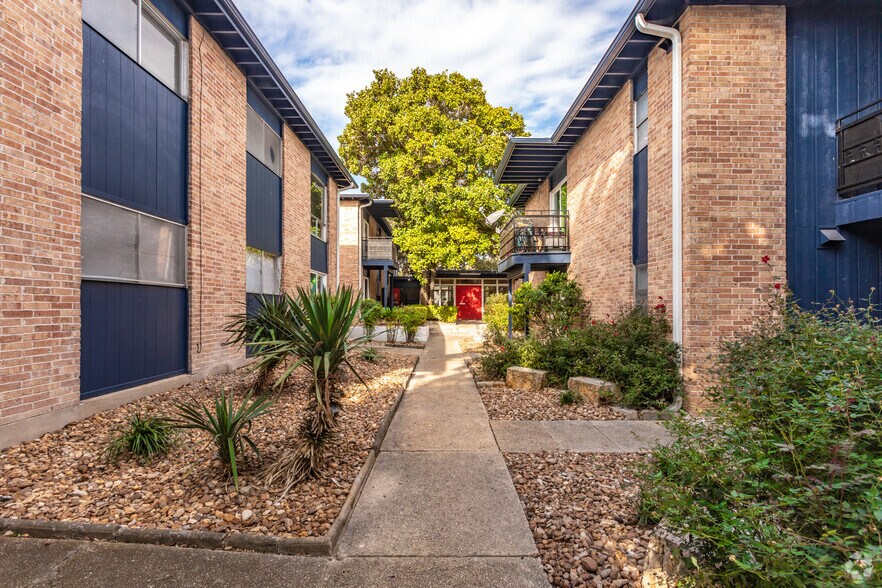 More Photos Of 3102 Hillcrest Dr, San Antonio Multifamily For Sale