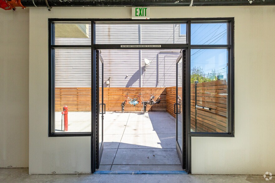 More Photos Of 2315 Market St, Oakland Storefront Retail Office For Lease