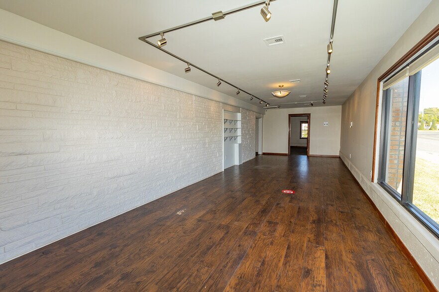 More Photos Of 1627 S Hillside St, Wichita Freestanding For Sale