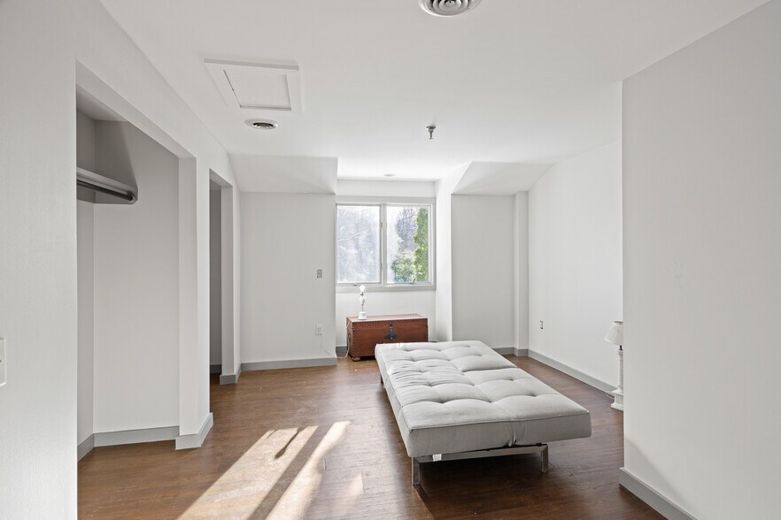 More Photos Of 1844 Depot St, Manchester Center Restaurant For Sale