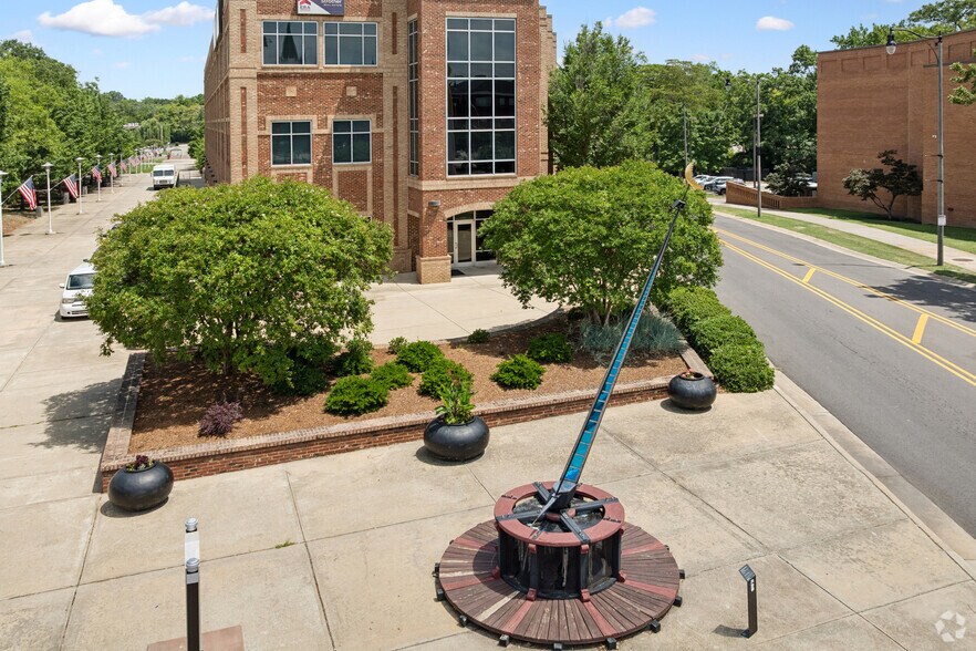 More Photos Of 225 Ray Ave, Fayetteville Unknown For Lease