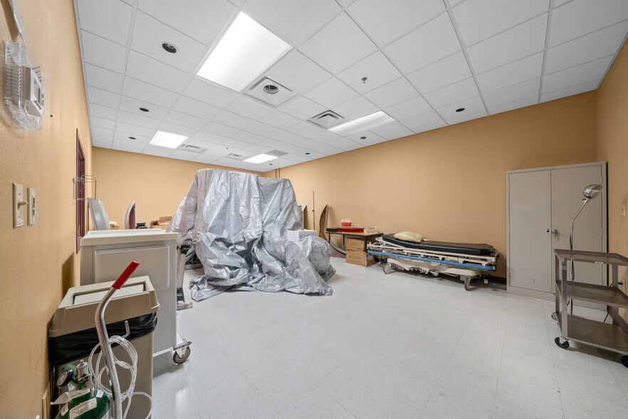 More Photos Of 2500 Citrus Blvd, Leesburg Medical For Sale