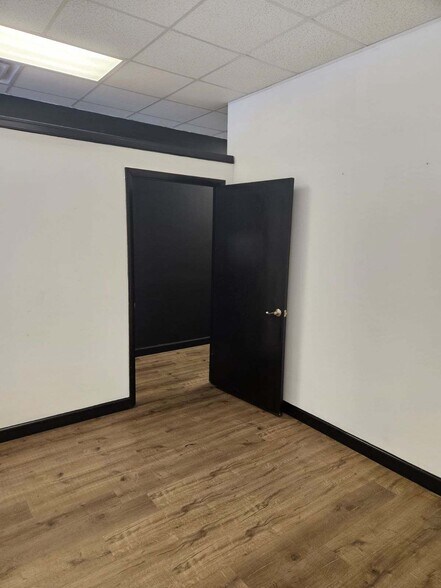 More Photos Of 7120 Hogan Rd, Jacksonville Unknown For Lease