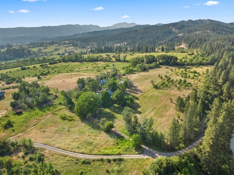 More Photos Of 48212 Clear Creek Rd, Halfway Hospitality For Sale