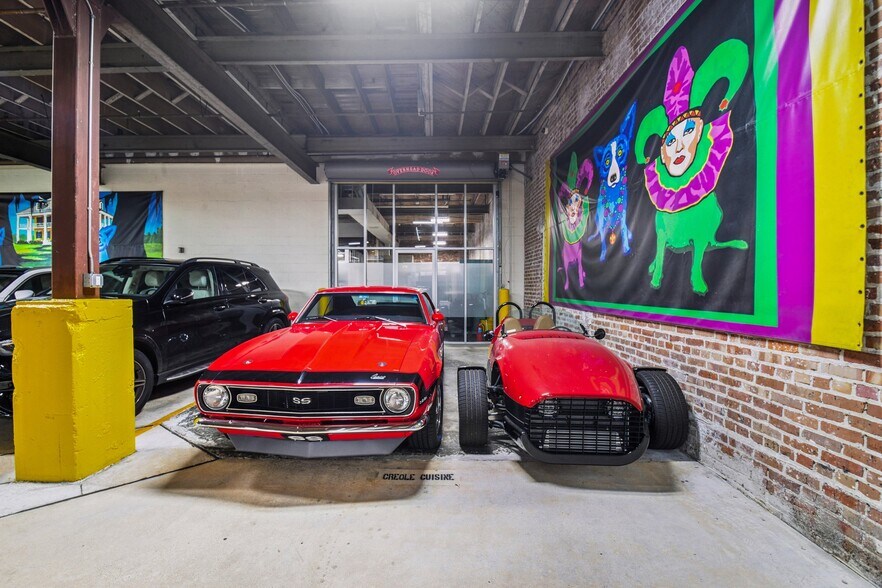 More Photos Of 747 Magazine St, New Orleans Office For Sale