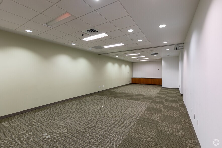 More Photos Of 43 Western Blvd, Glastonbury Office For Lease