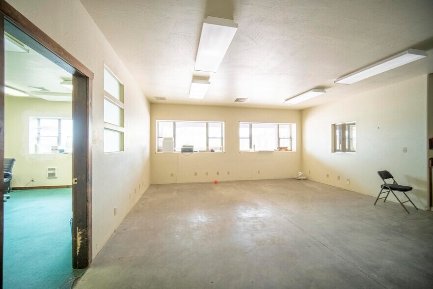 More Photos Of 651 N Main St, Mancos Warehouse For Lease