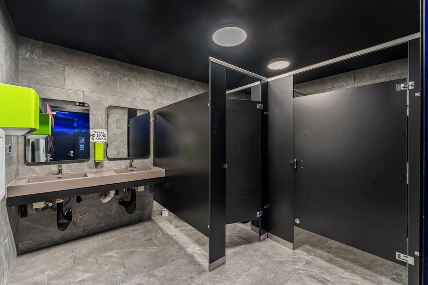 More Photos Of 101 N Atlantic Ave, Cocoa Beach General Retail For Sale