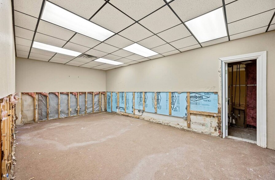 More Photos Of 1511 NW Cache Rd, Lawton General Retail For Sale