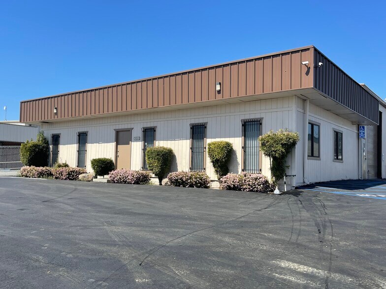 Primary Photo Of 4114 Armour Ave, Bakersfield Showroom For Sale