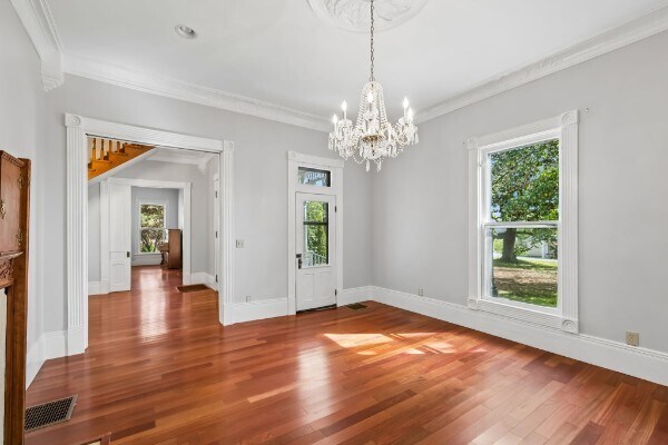More Photos Of 728 S Spring St, Manchester Specialty For Sale