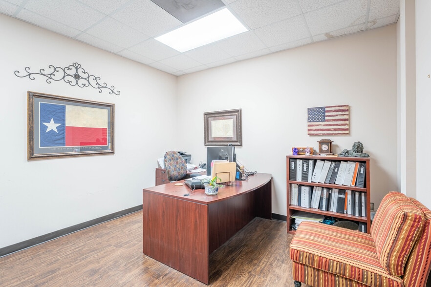 More Photos Of 1444 N Central Expy, McKinney Office For Sale