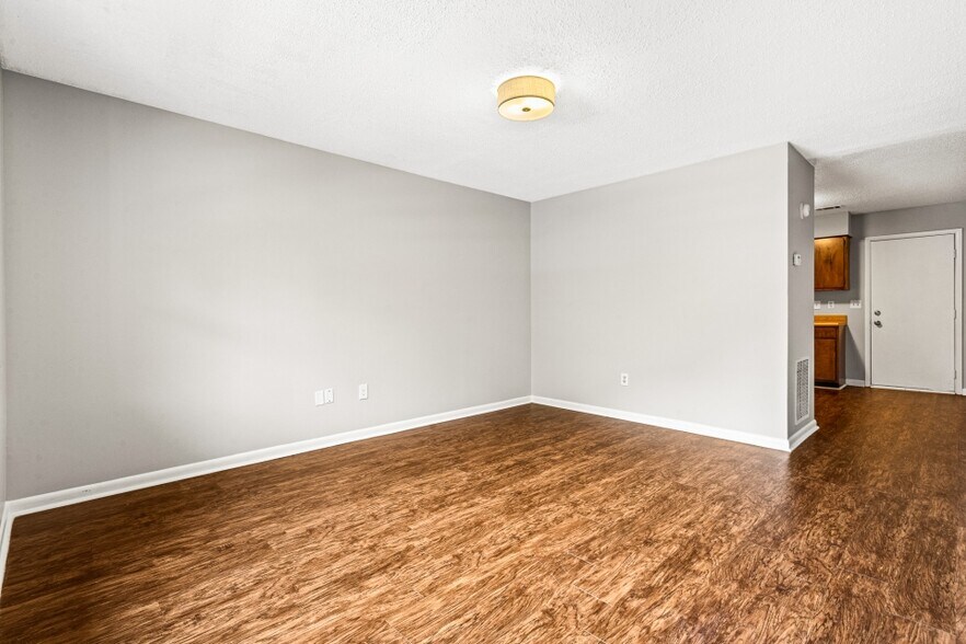 More Photos Of 82 Berry Dr, Newnan Apartments For Sale