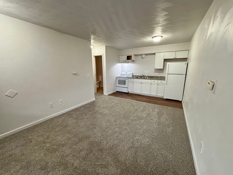 More Photos Of 645 E Jolly Rd, Lansing Apartments For Sale